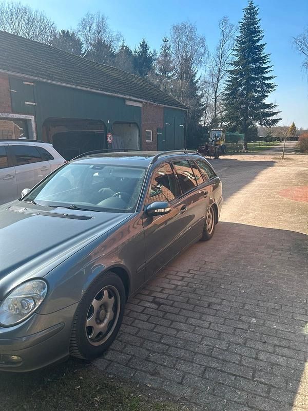 Gebraucht Mercedes E200 184 PS (135 kW) 2005 Grau Kombi