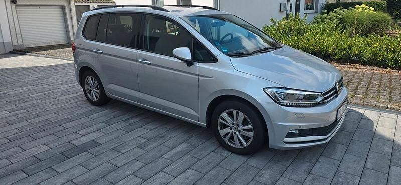 Silber Gebraucht 2020 VW Touran Comfortline Van / Kleinbus | 22.000 € (Guter Preis) - Bild 1/4
