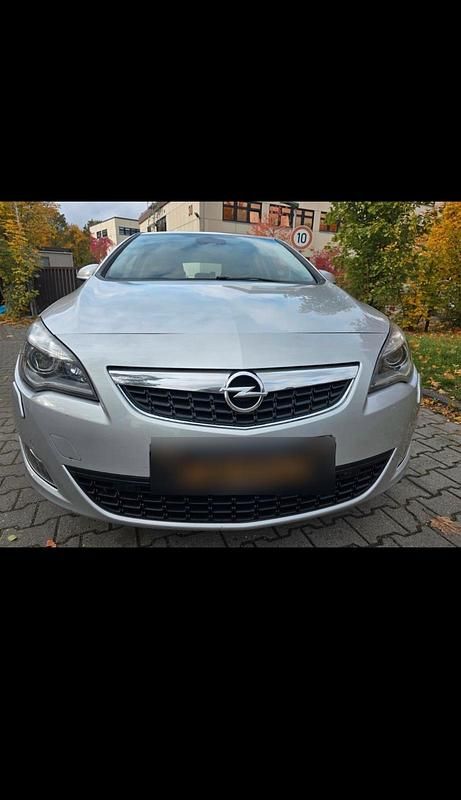 Gebraucht Opel Astra Innovation 179 PS (131 kW) 2010 Silber Kombi