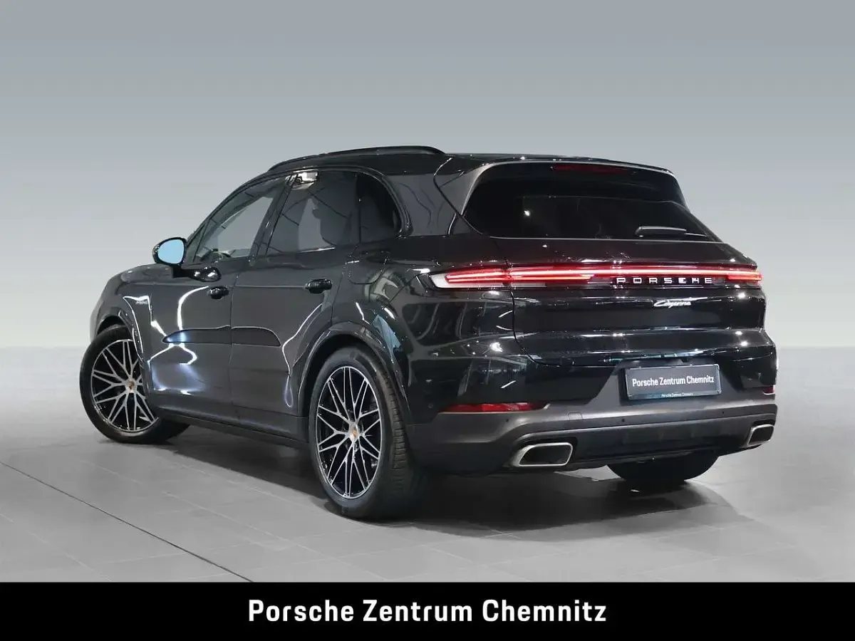 Używany Porsche Cayenne 470 KM (345 kW) 2024 Czarny SUV