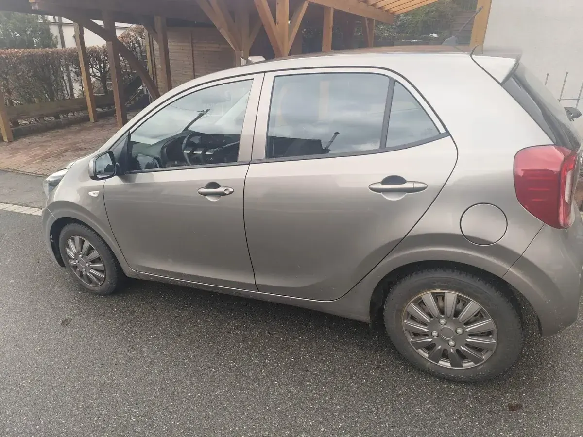 Gebraucht Kia Picanto Edition 7 67 PS (49 kW) 2018 Grau Kleinwagen