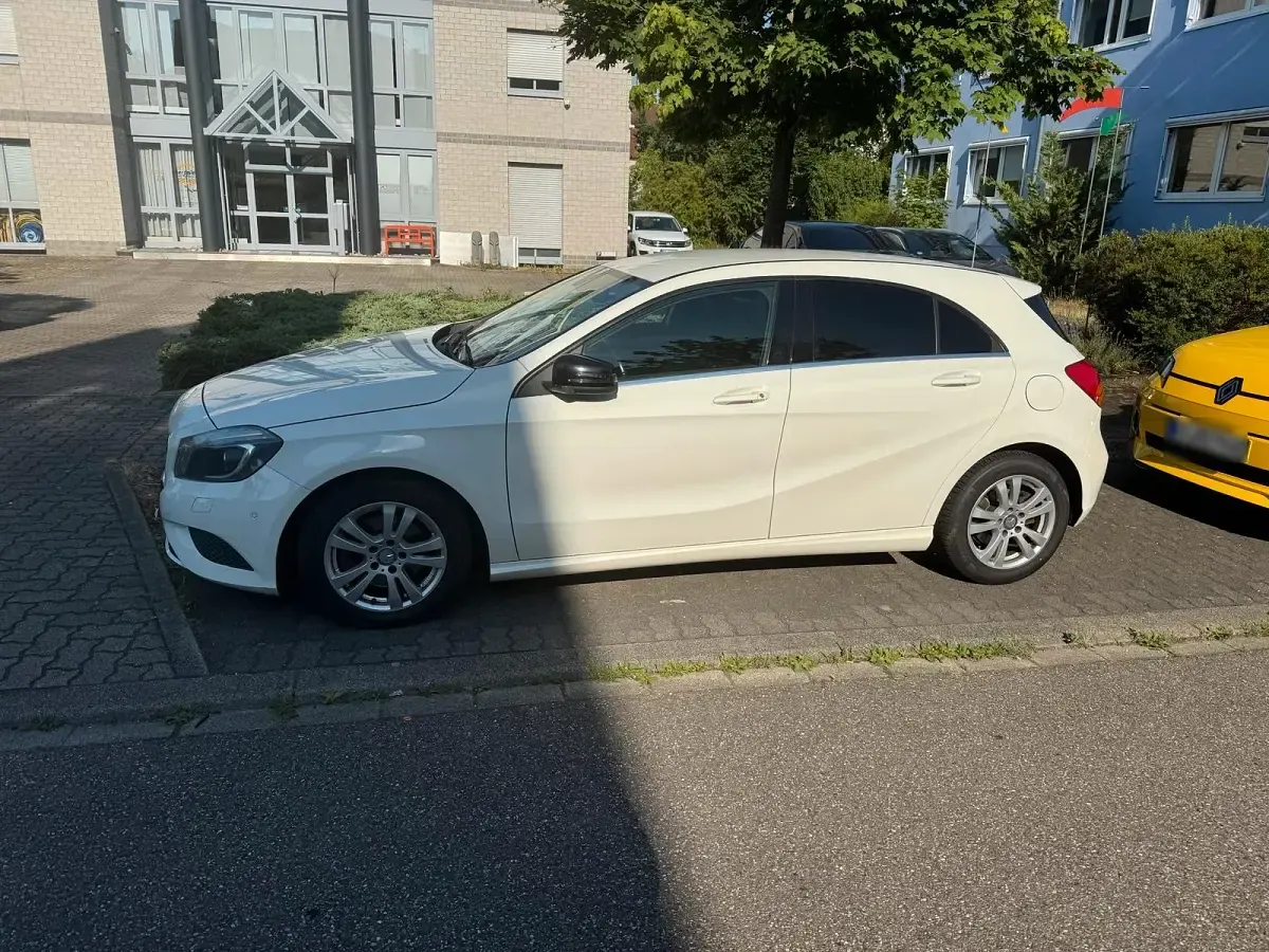 Gebraucht Mercedes A200 156 PS (114 kW) 2013 Weiß Kleinwagen