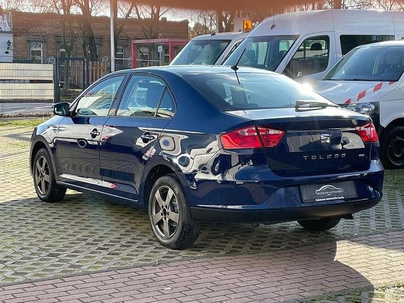 Gebraucht Seat Toledo 90 PS (66 kW) 2015 Blau Kleinwagen
