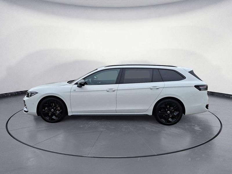 Gebraucht VW Passat R-line 193 PS (141 kW) 2025 Weiß Kombi