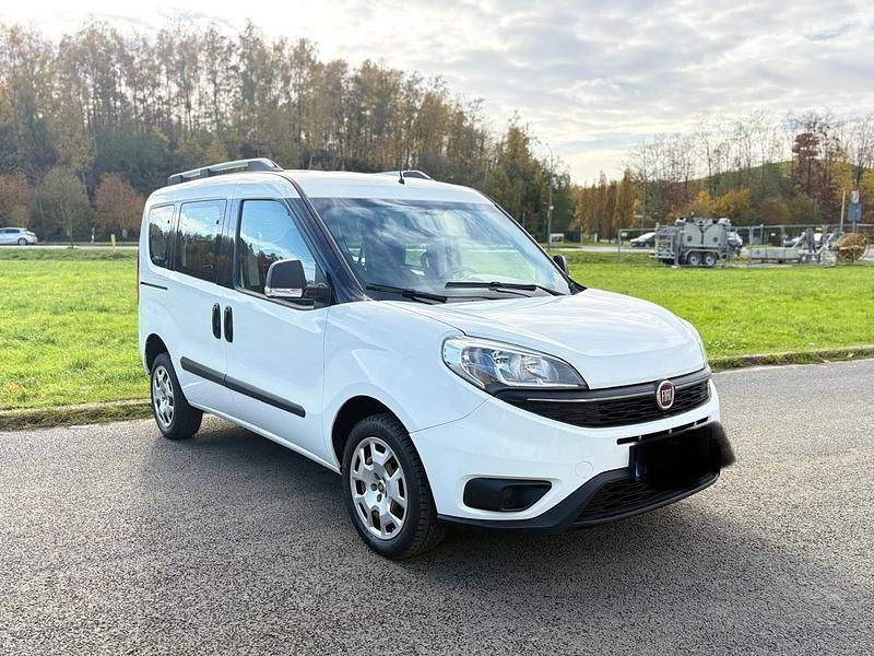 Weiß Gebraucht 2017 Fiat Doblò Van / Kleinbus | 9.499 € (Fairer Preis) - Bild 1/4