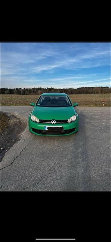 Grün Gebraucht 2010 VW Golf VI Kleinwagen | 2.600 € (Superpreis) - Bild 1/4
