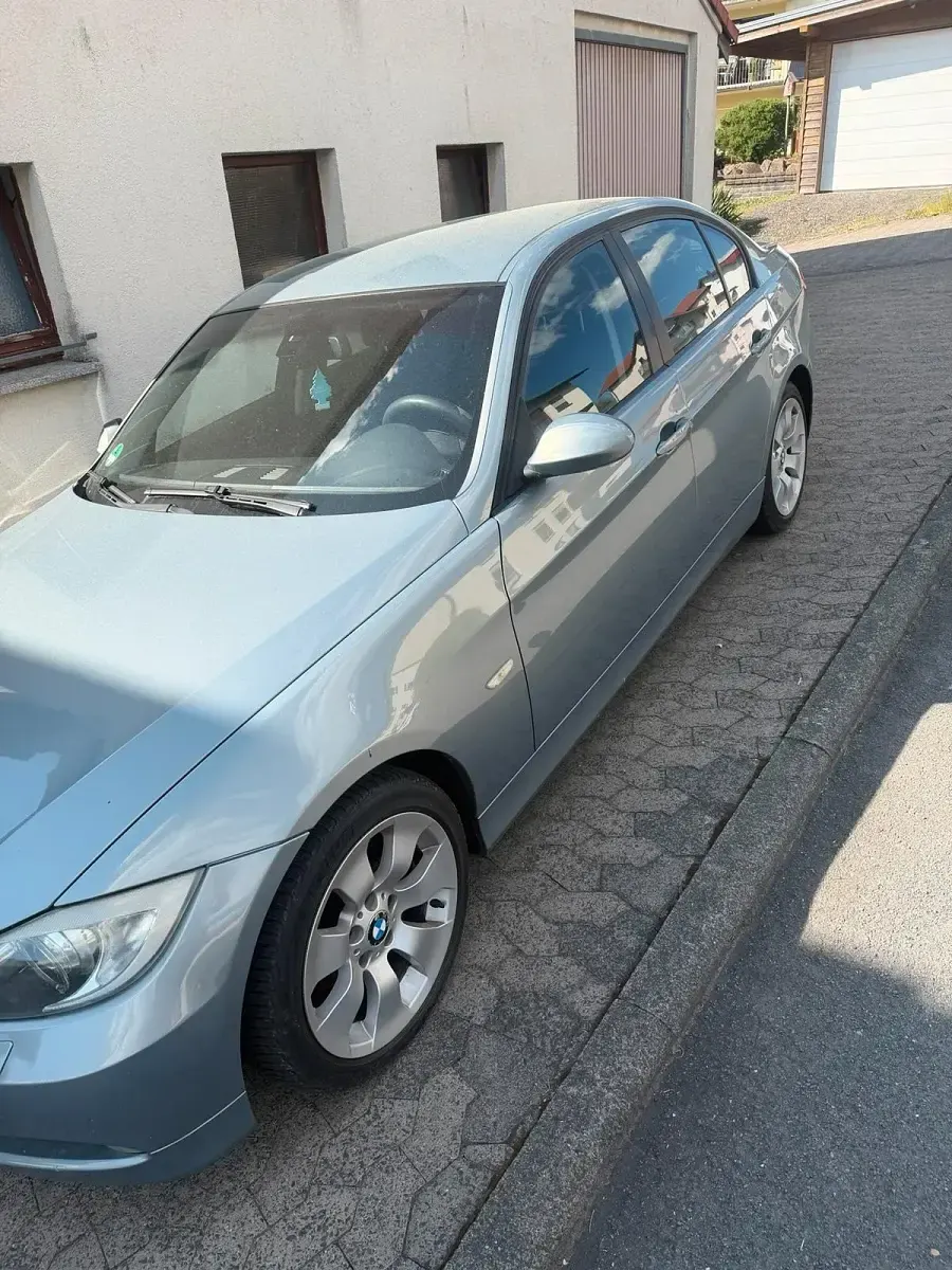 Gebraucht BMW 318 2008 Grau Limousine