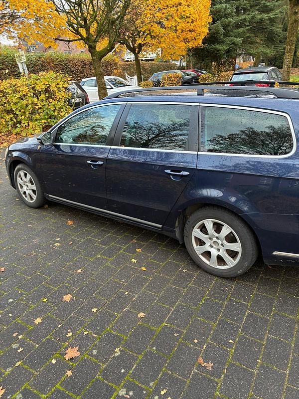 Gebraucht VW Passat Highline 122 PS (89 kW) 2011 Blau Kombi