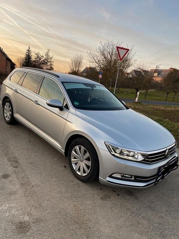 Grau Gebraucht 2015 VW Passat Trendline Kombi | 11.900 € (Guter Preis) - Bild 1/4