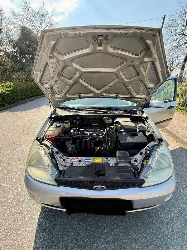 Second-hand Ford Focus 75 CP (55 kW) 1999 Argintiu Berlinǎ
