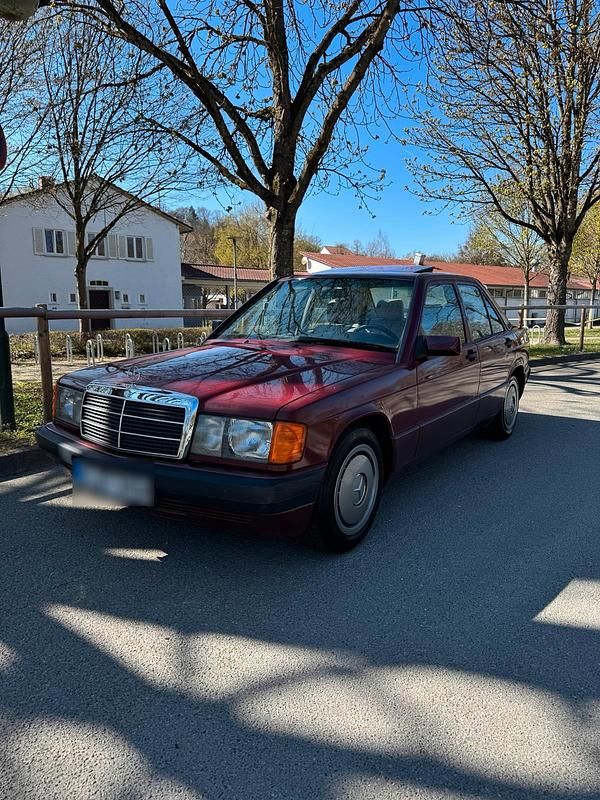 Gebraucht Mercedes 190 75 PS (55 kW) 1991 Rot Limousine
