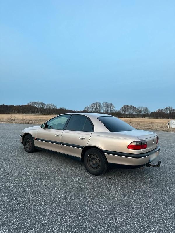 Gebraucht Opel Omega 136 PS (100 kW) 1998 Beige Limousine