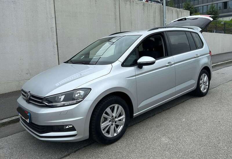 Silber Gebraucht 2023 VW Touran Van / Kleinbus | 28.800 € (Superpreis) - Bild 1/4