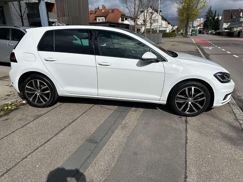 Gebraucht VW Golf VII Highline 150 PS (110 kW) 2018 Weiß Kleinwagen