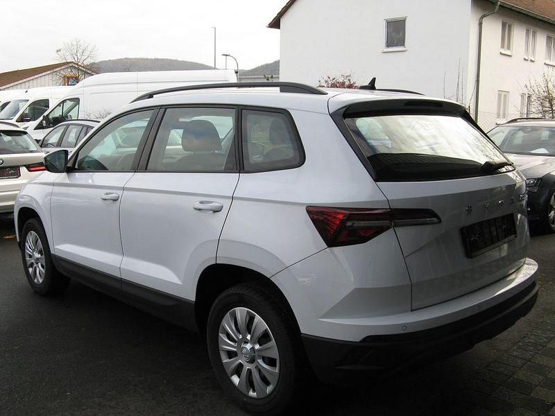 Gebraucht Skoda Karoq Active 110 PS (80 kW) 2022 Moonweiss metallic (metallic) SUV