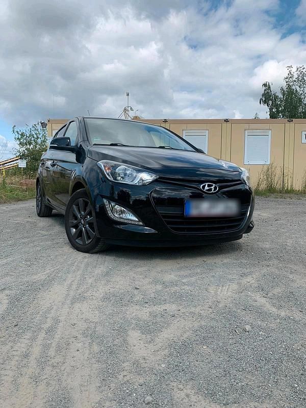 Schwarz Gebraucht 2014 Hyundai i20 Kleinwagen | 2.300 € - Bild 1/1