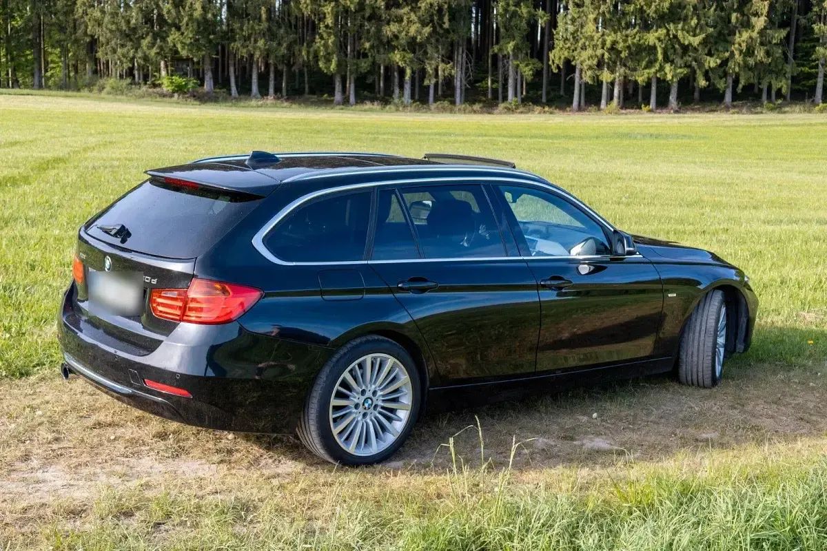 Gebraucht BMW 320 Luxury Line 184 PS (135 kW) 2014 Schwarz Kombi