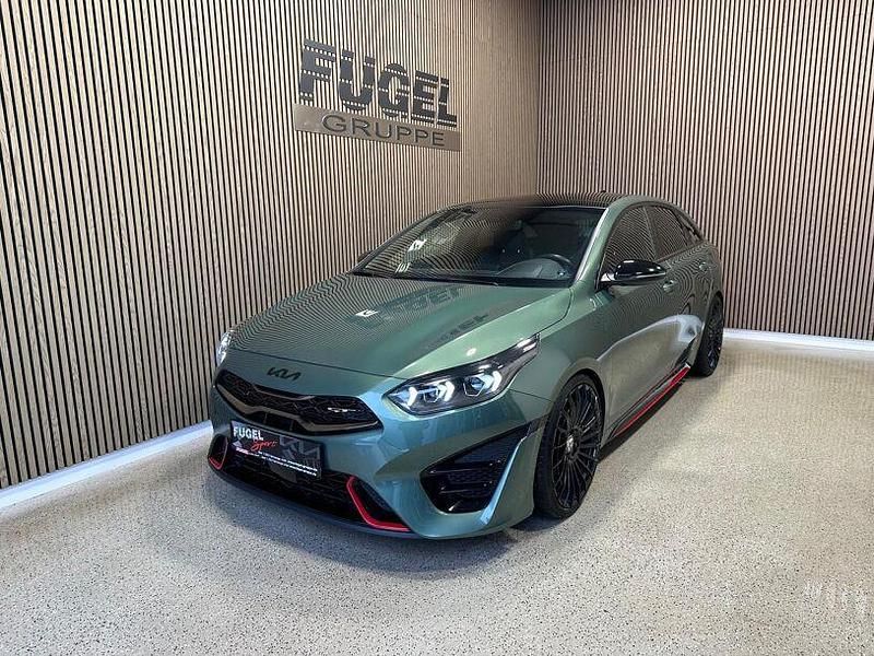 Gebraucht Kia ProCeed Sport 204 PS (150 kW) 2023 Experience green met. Limousine