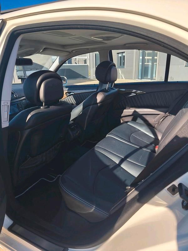 Gebraucht Mercedes E320 Avantgarde 224 PS (164 kW) 2008 Weiß Limousine