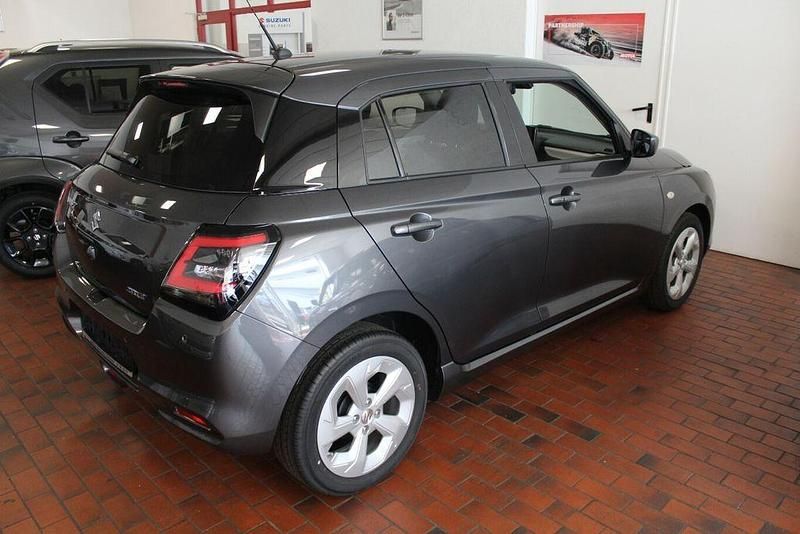 Neu Suzuki Swift Comfort 83 PS (61 kW) 2025 Grau Kleinwagen