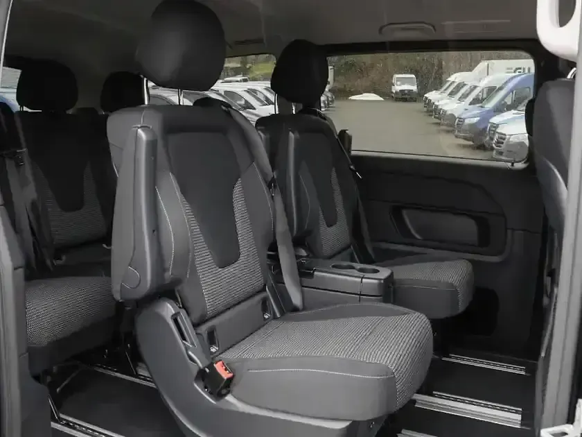 Gebraucht Mercedes V250 Style 190 PS (139 kW) 2026 Graphitgrau metallic Van / Kleinbus