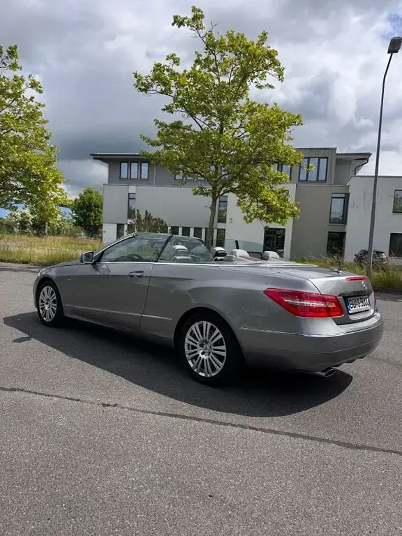 Gebraucht Mercedes E200 Avantgarde 184 PS (135 kW) 2012 Grau Cabrio