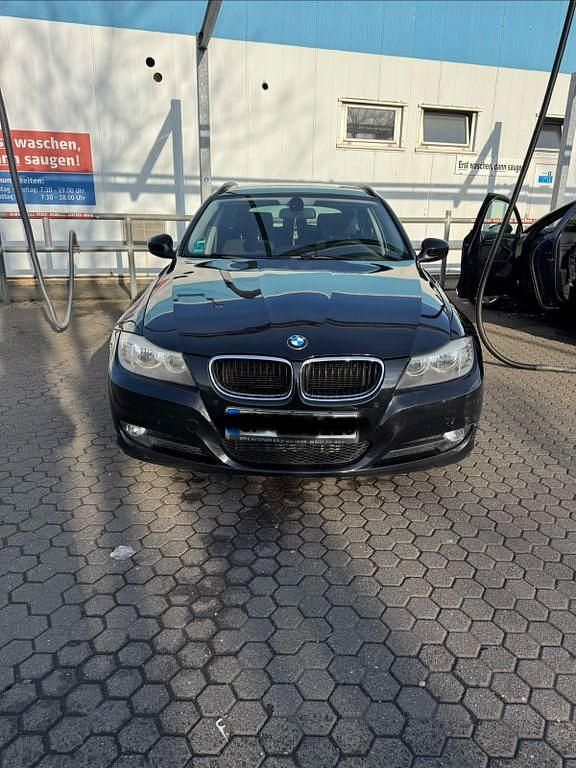 Schwarz Gebraucht 2012 BMW 318 Kombi | 4.800 € (Guter Preis) - Bild 1/4