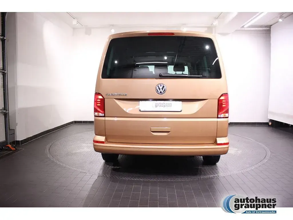 Gebraucht VW Caravelle 150 PS (110 kW) 2020 Braun / copper bronze Van
