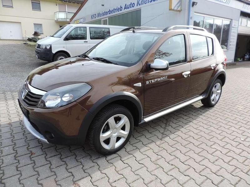 Braun Gebraucht 2013 Dacia Sandero Stepway Kleinwagen | 5.980 € - Bild 1/4