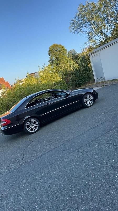 Gebraucht Mercedes CLK200 184 PS (135 kW) 2008 Schwarz Coupé