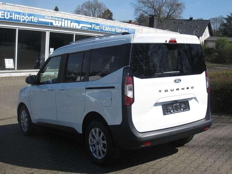 Gebraucht Ford Tourneo Titanium 125 PS (91 kW) 2024 Frostweiß Kombi