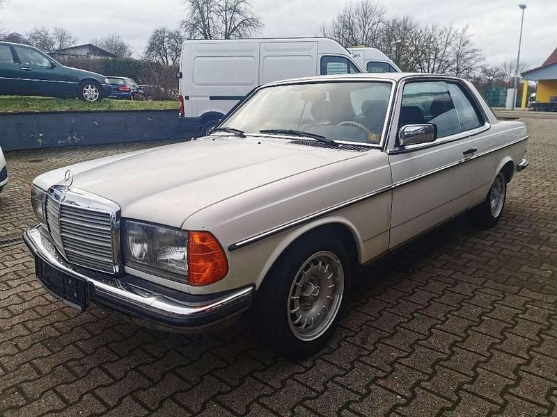 Gebraucht Mercedes 230 136 PS (100 kW) 1981 Weiß Coupé