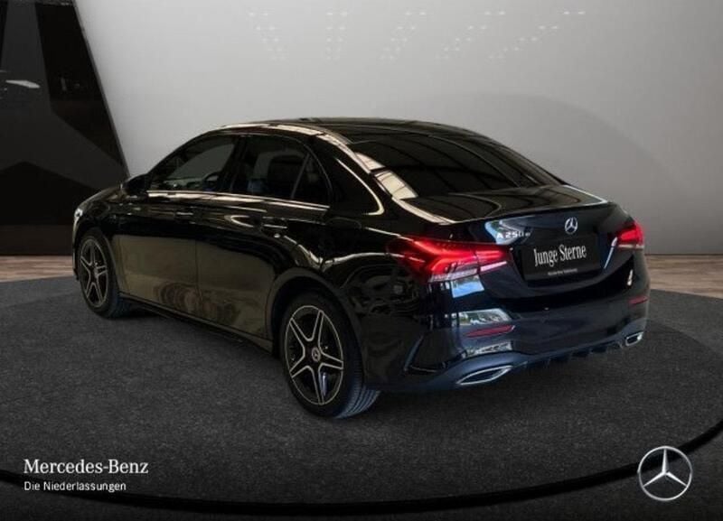 Schwarz Gebraucht 2020 Mercedes A250 Limousine | 24.999 € (Fairer Preis) - Bild 1/4