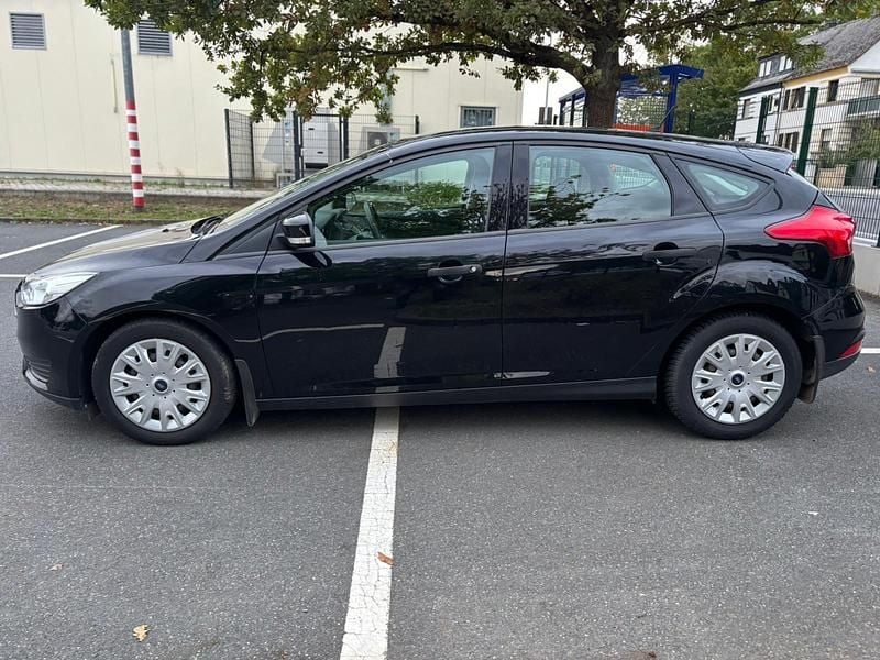 Gebraucht Ford Focus 100 PS (73 kW) 2015 Schwarz Limousine