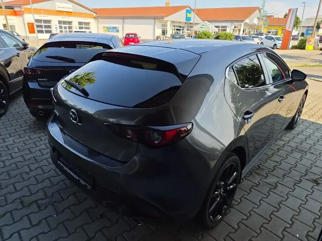 Neu Mazda 3 Homura-Line 140 PS (102 kW) 2026 Grau Limousine