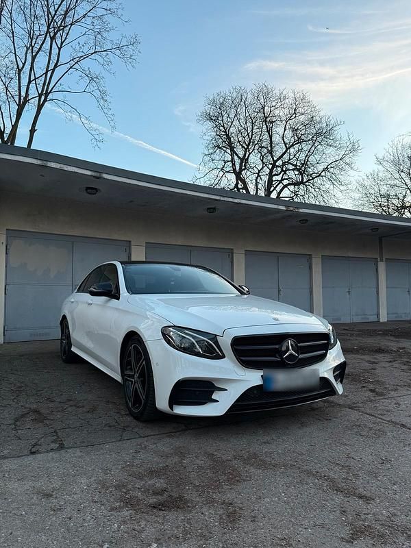 Gebraucht Mercedes E200 AMG line 184 PS (135 kW) 2016 Weiß Limousine