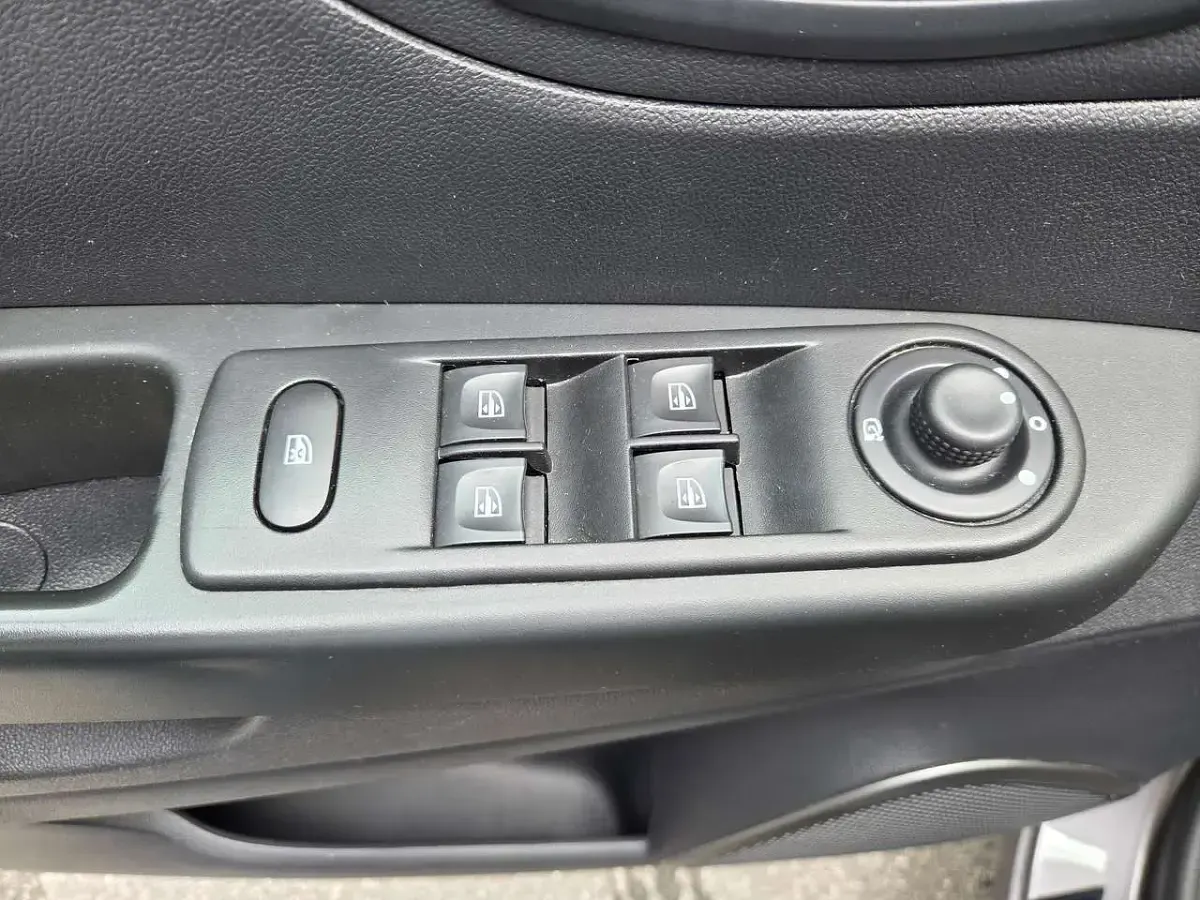 Gebraucht Renault Captur Experience 90 PS (66 kW) 2017 Grau kng + schwarz gne SUV