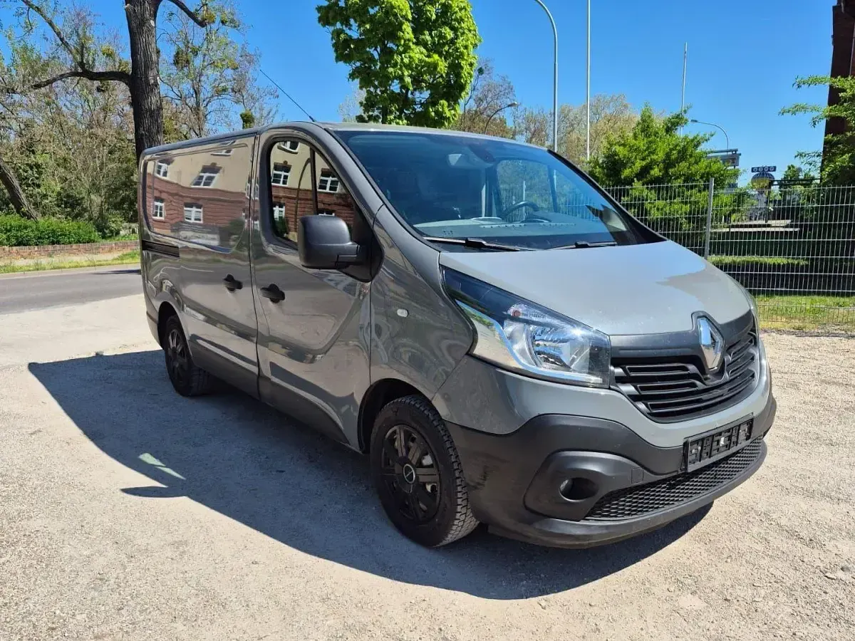 Second-hand Renault Trafic 145 CP (106 kW) 2017 Gri Monovolum