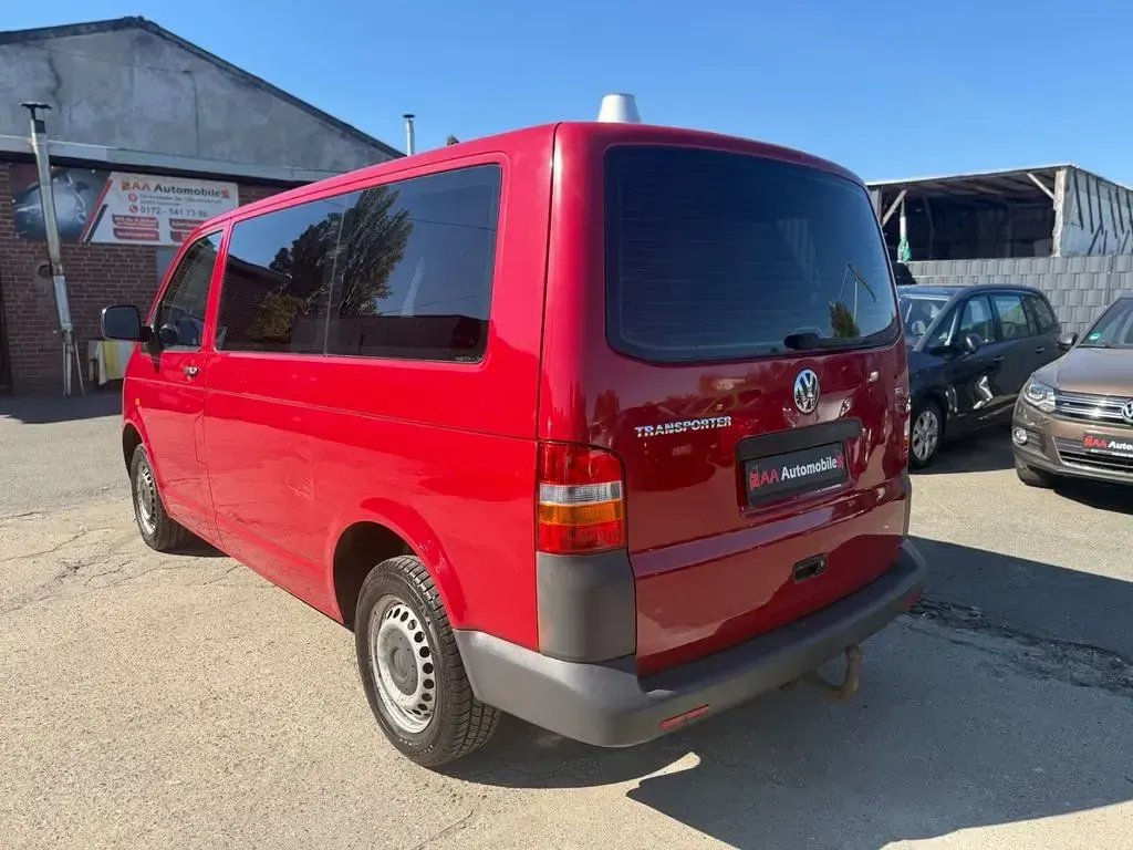 Second-hand VW Transporter 102 CP (75 kW) 2006 Roșu Van