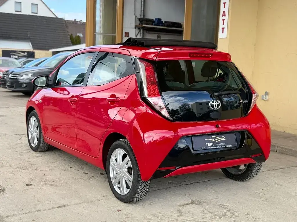 Gebraucht Toyota Aygo X-wave 69 PS (50 kW) 2015 Rot Kleinwagen