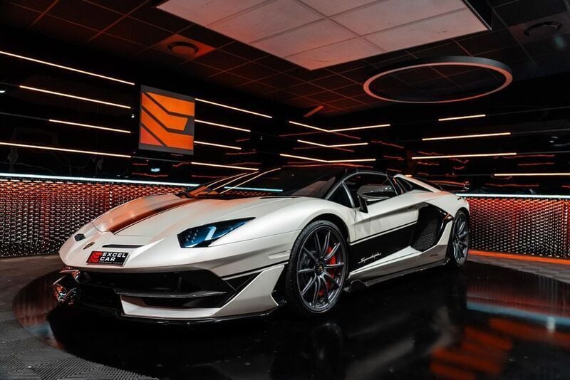 Weiß Gebraucht 2020 Lamborghini Aventador Cabrio | 679.900 € - Bild 1/4