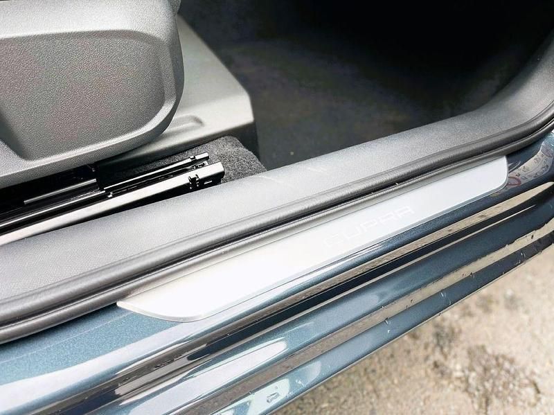 Gebraucht Cupra Leon 150 PS (110 kW) 2023 Magnetic grau Kombi