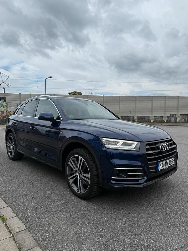 Blau Gebraucht 2020 Audi Q5 Comfort SUV | 27.500 € (Guter Preis) - Bild 1/4