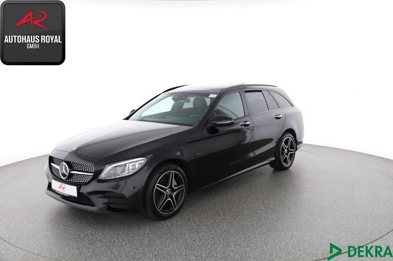 Schwarz (metallic) Gebraucht 2021 Mercedes C300e AMG Kombi | 25.460 € (Superpreis) - Bild 1/4