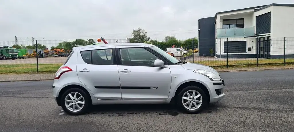 Usata Suzuki Swift Club 94 CV (69 kW) 2013 Argento Utilitaria