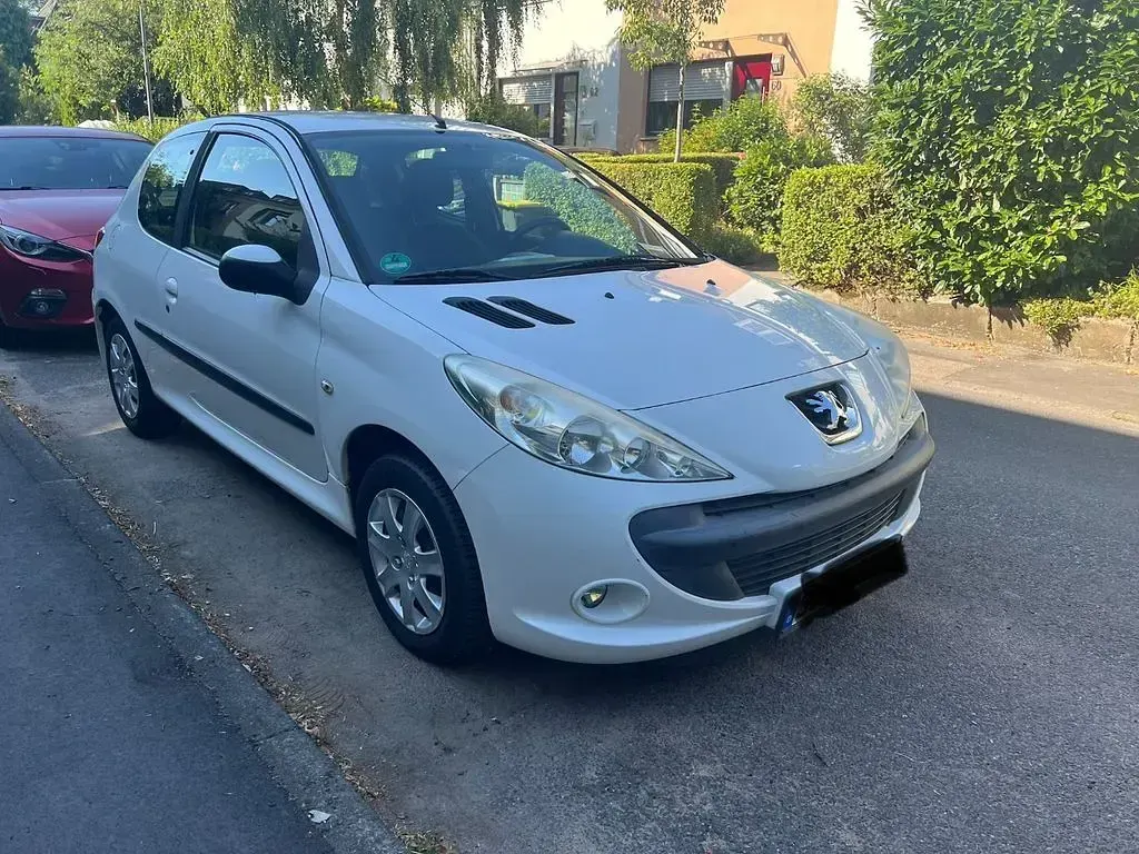 Gebraucht Peugeot 206 60 PS (44 kW) 2010 Weiß Limousine