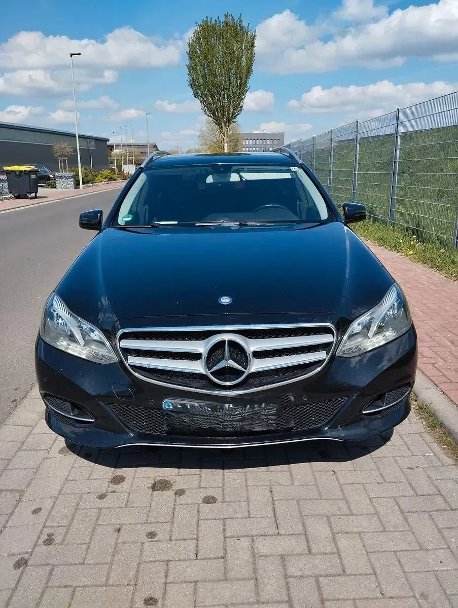 Usado Mercedes E200 Avantgarde 136 CV (100 kW) 2014 Negro Familiar
