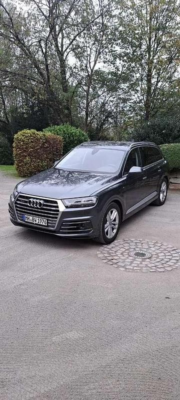 Grau Gebraucht 2018 Audi SQ7 Performance SUV | 42.899 € - Bild 1/4
