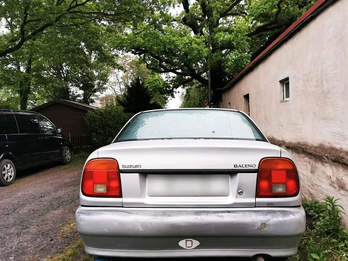 Gebraucht Suzuki Baleno 86 PS (63 kW) 2000 Grau Limousine
