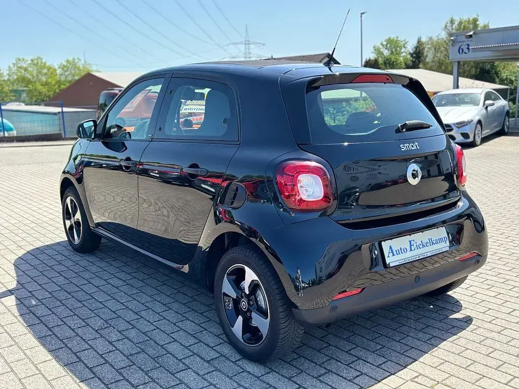 Gebraucht Smart ForFour 90 PS (66 kW) 2019 Schwarz Kleinwagen